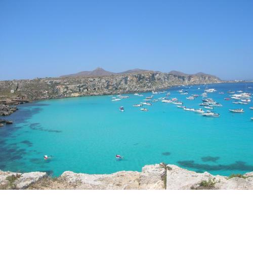 Room in House - Magical Holidays In A Dammuso In Favignana Nestled In A Pine Forest