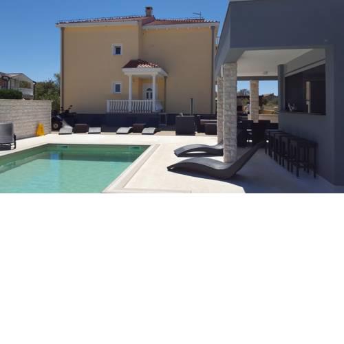 Room in Zaton (Zadar) with Wi-Fi, washing machine (4141-8)