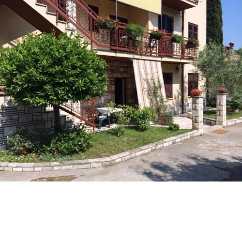 Rooms and apartment Ana
