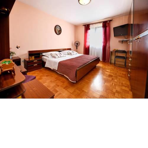 Rooms Marija, close to city center of Poreč, close to beach Pical
