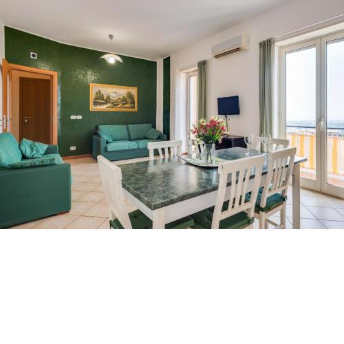 Roomy and Bright Apartment with Balconies x6