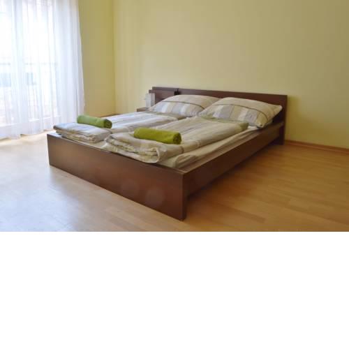 Rose Garden City Apartment