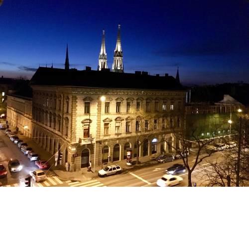 Roses Square Apartment City Centre