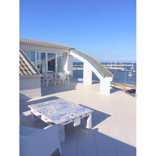Rosso e blu sunny apartments