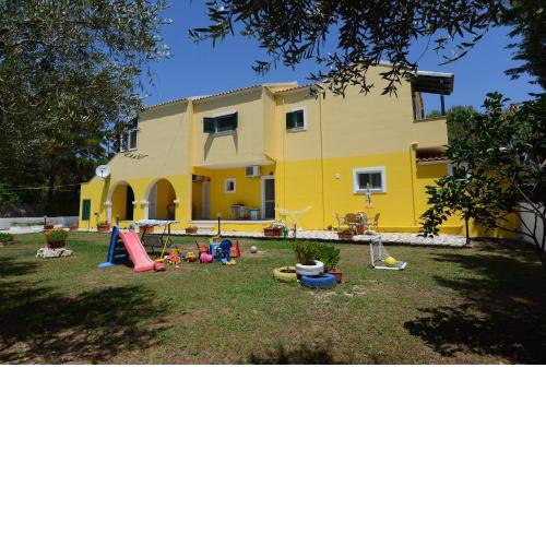 Roula's Studios & Apartment
