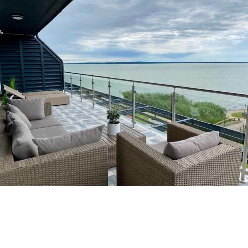 Royal Blue - luxurious flat with 5-star view over Lake Balaton