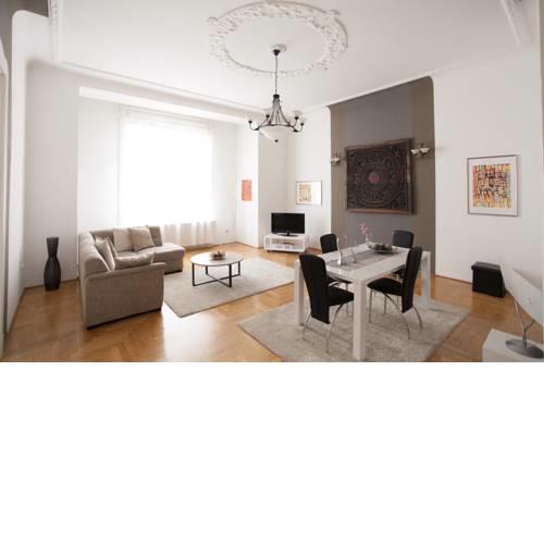 Royal Center Apartment