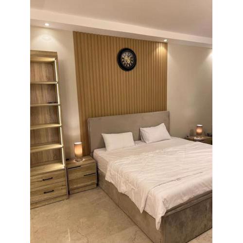 Royal one (Room in apartment)