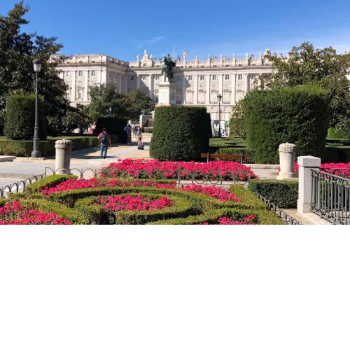 ROYAL PALACE LUXURIOUS SUITE