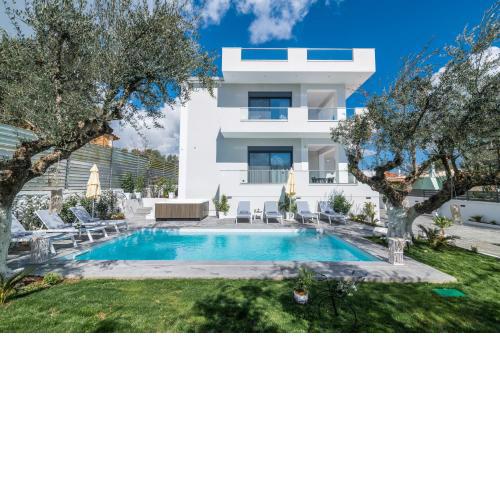 Royal View Villa - Private Pool & Hot Tub