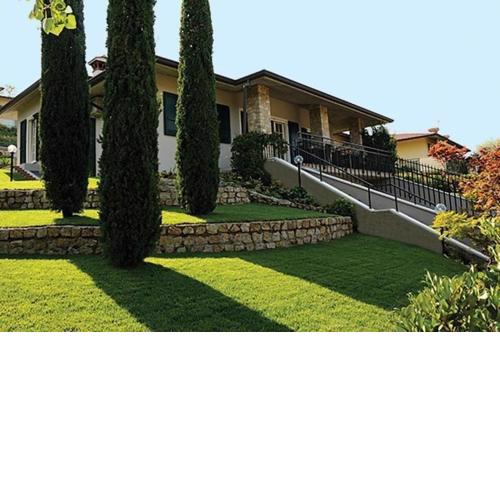 Ruhig gelegenes Ferienhaus mit eigenem Swimmingpool, in der Nähe des Gardasees bei Sirmione und mitten im Grünen - a87443