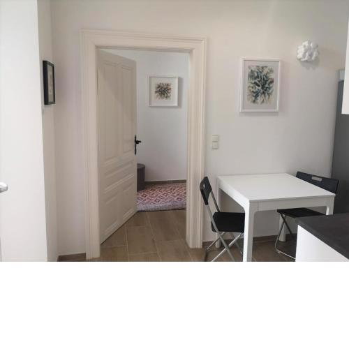 Ruhige Art-Garconniere mit Balkon