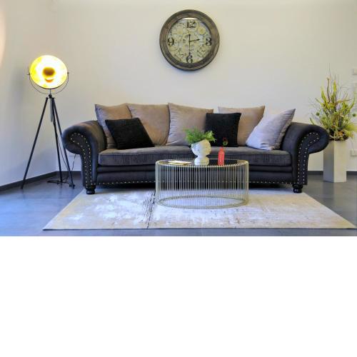 Ruhige Ferienwohnung mit Garten und Garage in Privatvilla