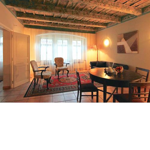 Rustic 2 bedroom apt in the heart of Mala Strana