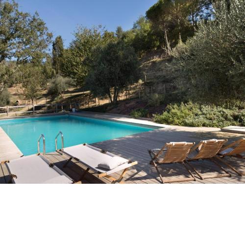 Rustic holiday home in Pontedera with shared pool