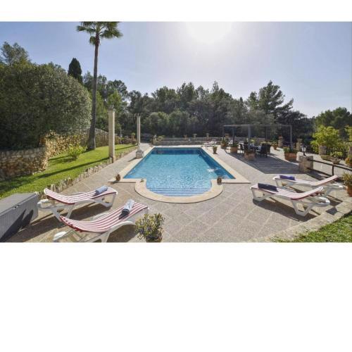 Rustic style villa located in the beautiful Mallorcan town of Sineu