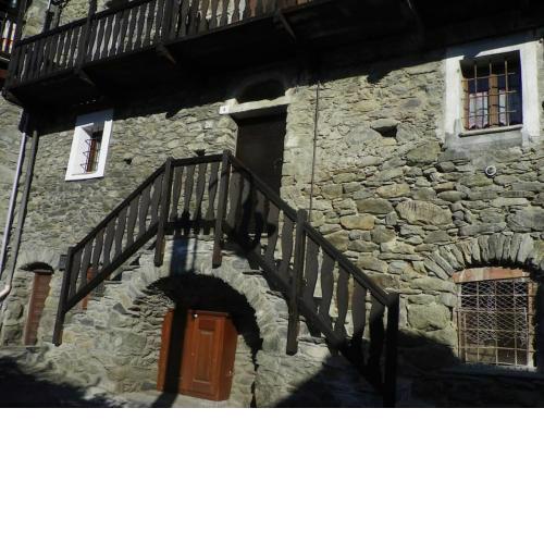 Rustico con due entrate