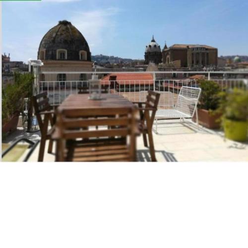 S- Naples Loft with balcony in the historic center