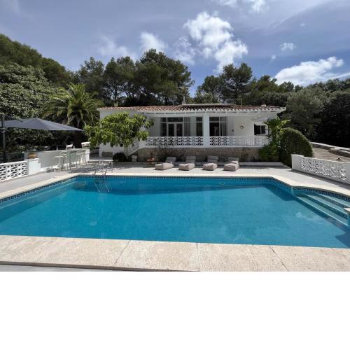 Sa Roca authentic villa in quiet, wooded area