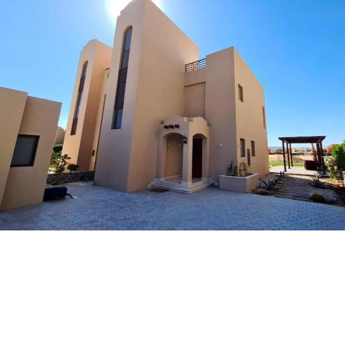 Sabina shared pool 3 bedroom plus nanny