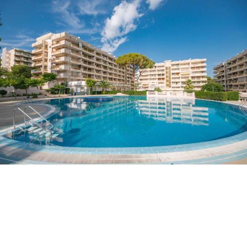 Salou-Piscina-Playa Port Aventura1
