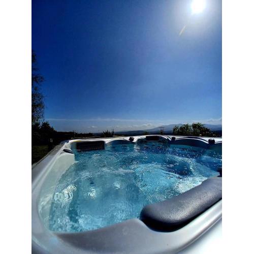 Samiro Villa Heated Whirlpool