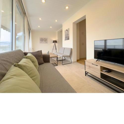 Samou Sunny 74sqm apt in Athens