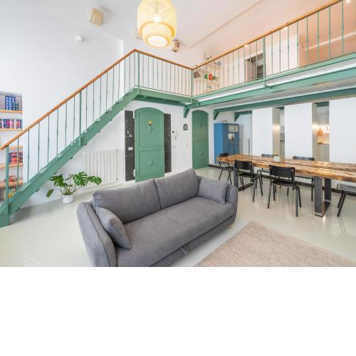 San Diego - Bright and Colourful loft with Cathedral view