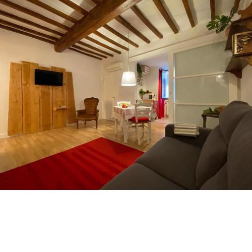 San Lorenzo Apartment in Red