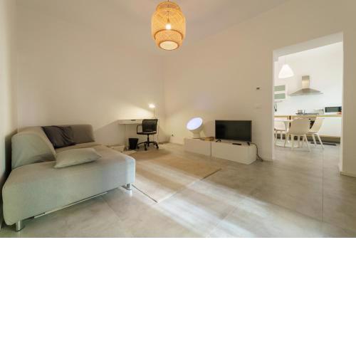San Salvario White Flat