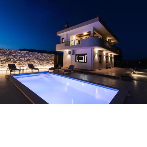 SandShine Luxury Villa