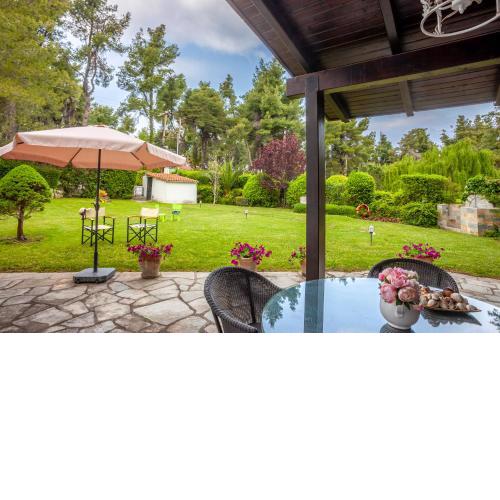 Sani Villa Luna with swimming pool
