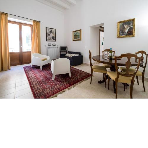 Sant'Agostino Apartment by DomuSicily