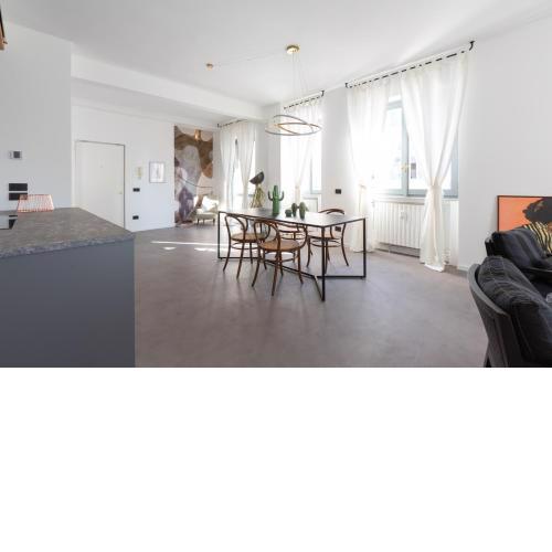 Sant'Ambrogio Bright and Stylish Flat
