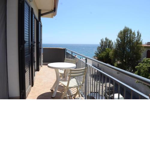 Santanna Beach House - Fondachello-apartments com
