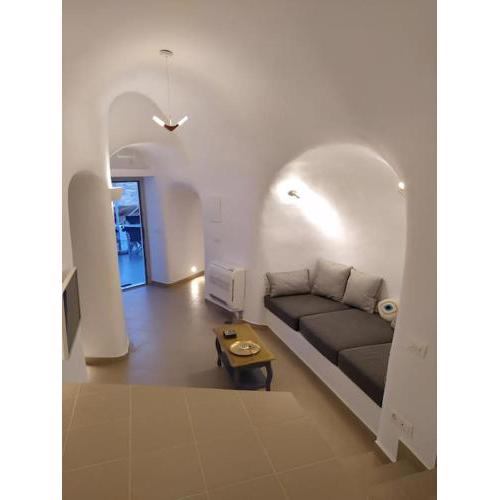 Santorini Cave Suite