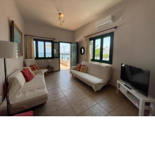 Sapphire View - only 4 meters away from the sea