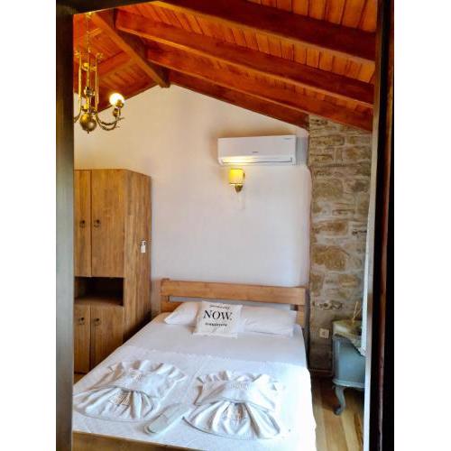 SARI KEÇİ TAŞ OTEL