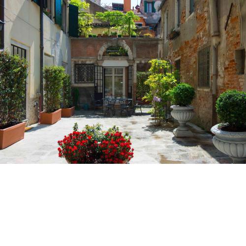 Savoia e jolanda Apartments
