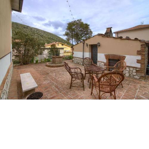Scappo in Umbria, la casa sul monte