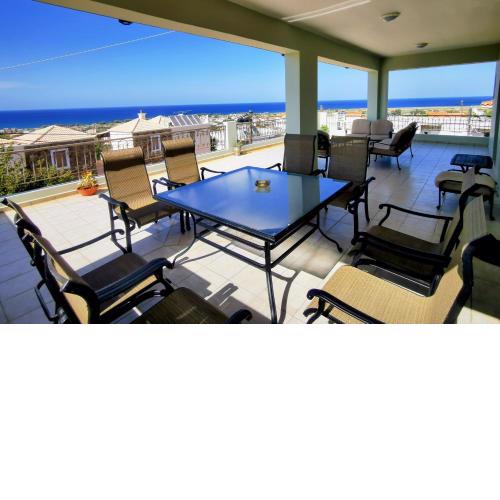 Scenic Seaview Apartment with Breathtaking Vistas