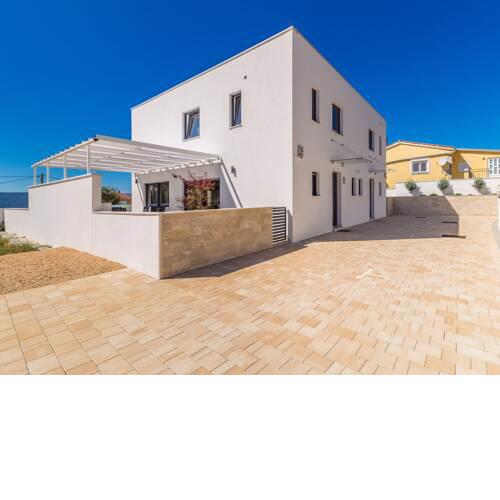 Scenic Villa in Linardići with Private Swimming Pool