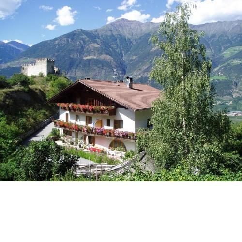 Schlosshof zu Montani