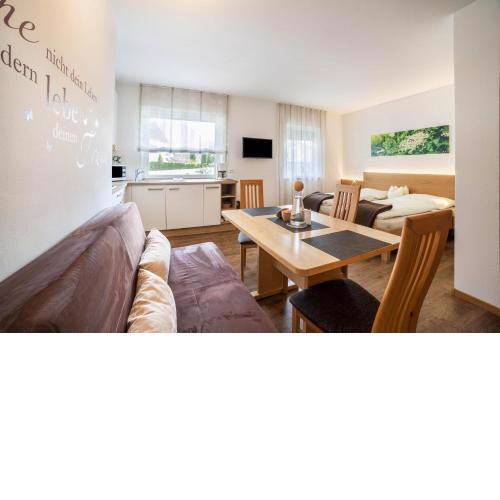 Schnitzer Ferienwohnung Holunder