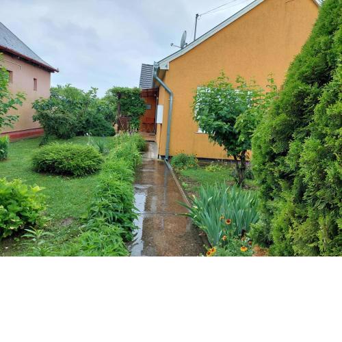schönes Ferienhaus mit Pool in Balatonszentgyörgy 4 km zum Balaton