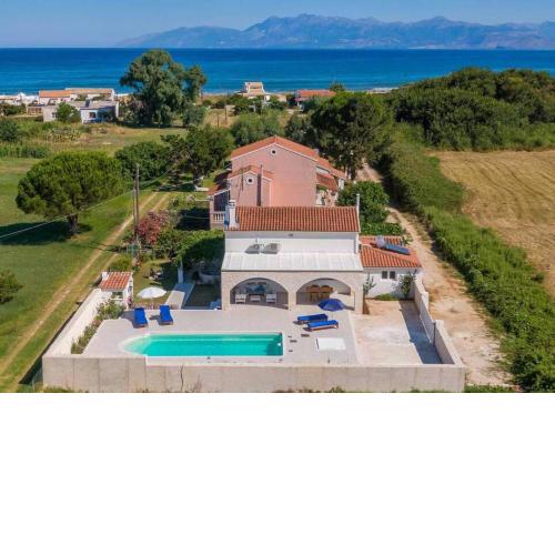 Sea Breeze Coastal House in Almyros Beach