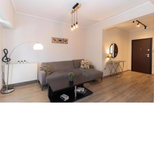 Sea Breeze Suite Next to Flisvos Marina & Beach