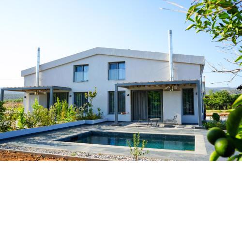 Sea breeze suites Mistral 4 per with private pool