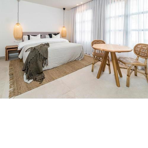 Sea Club Suites Estepona by Roomservices