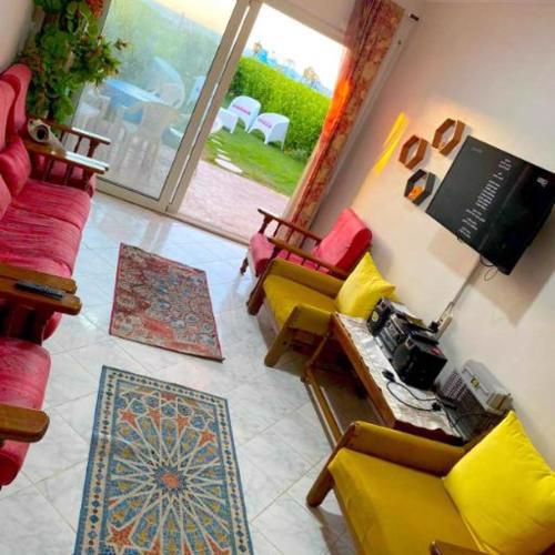 شاليه صف اول بحر رويال بيتش عائلات فقط Sea first row ground chalet with garden and roof families only Royal Beach resort 205 kilo Alex matrouh road